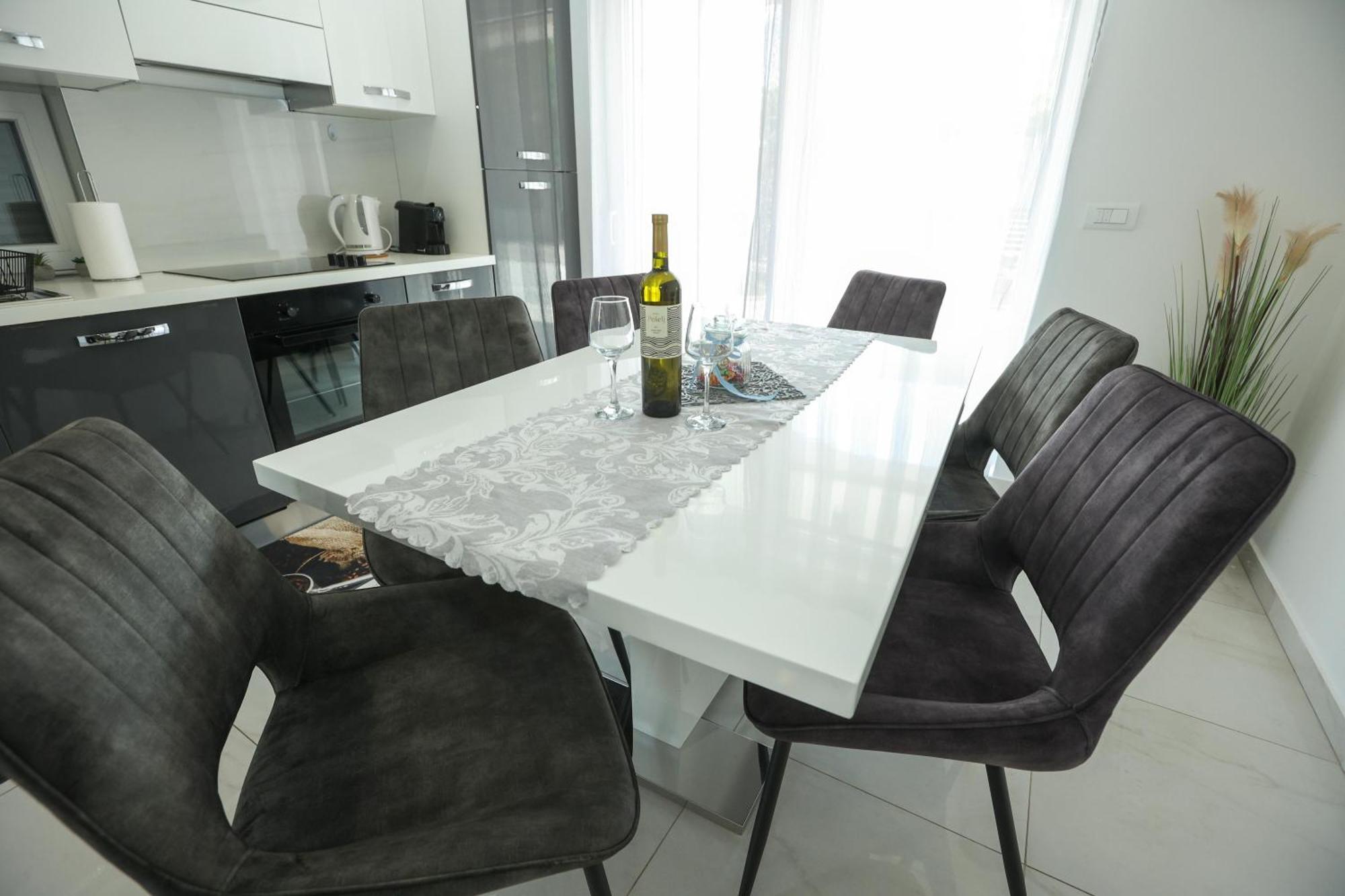 Km Exclusive Apartment